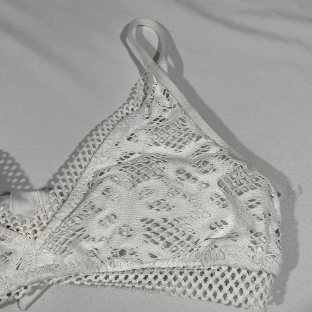 Used Becca Captured Crochet/Lace Bikini Top in White [SZ‎ Medium ]
